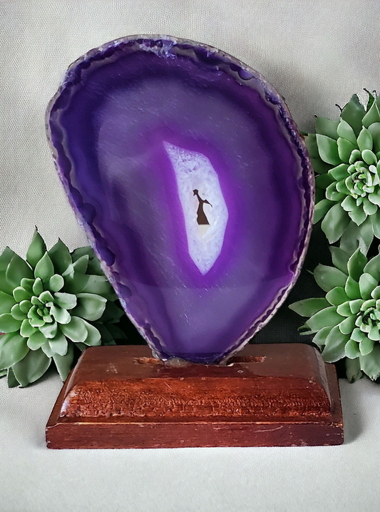 Agate Slice on Stand for protection & strength